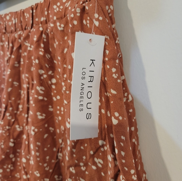 Kirious Los Angeles Floral Short Meduim NWT - Picture 2 of 4